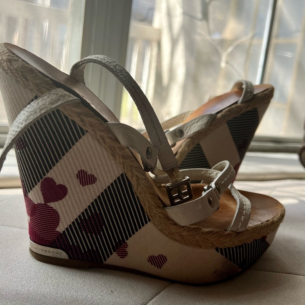 Burberry Sandals - Picture 9 of 16